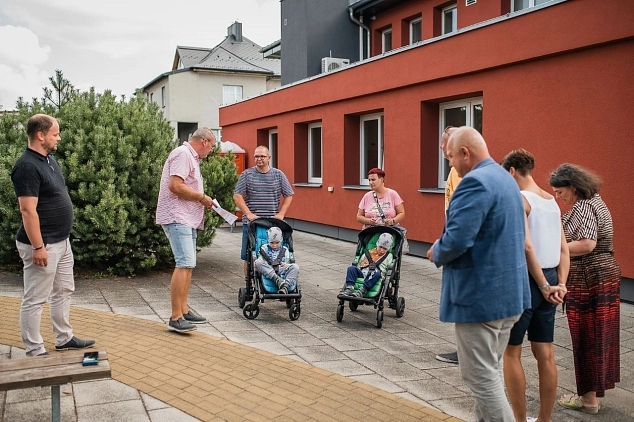 Předání daru na dětské rehabilitaci